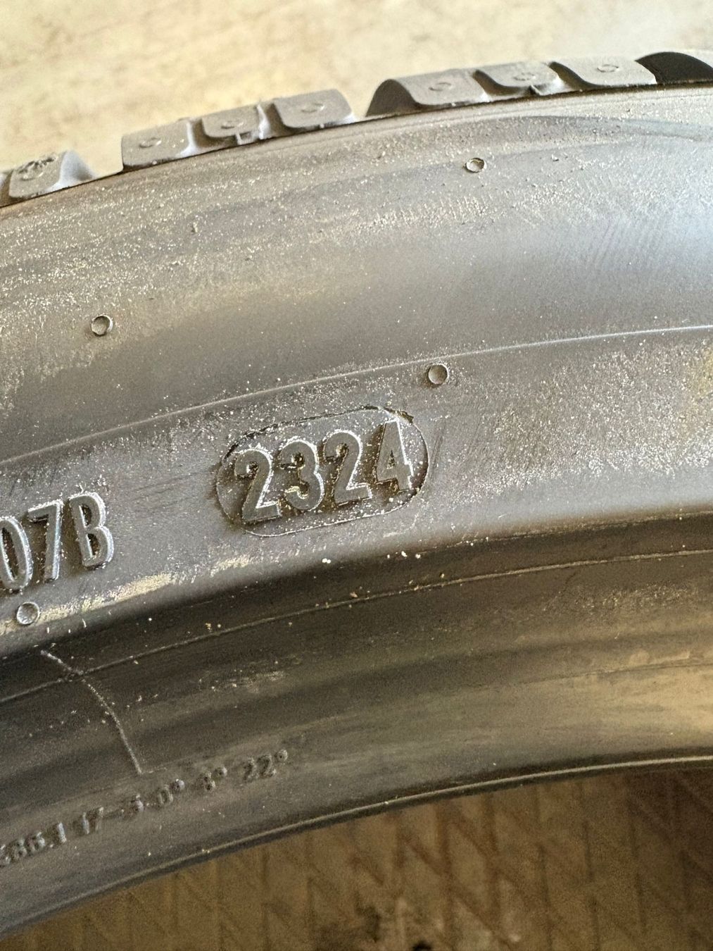 Pirelli Pneumatici & Ruote complete: Winterreifen 265/40R19 98V Pirelli – Nuovo e nell'imballaggio originale da Gerlafingen venduto da Pneu-Puric 2