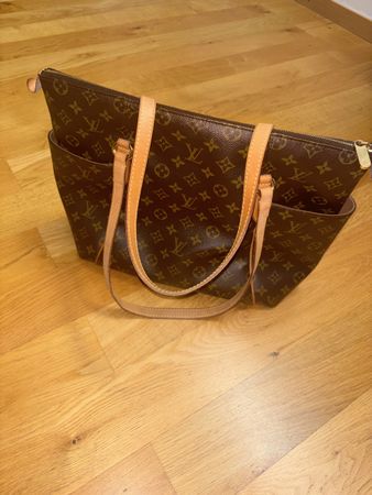 Louis Vuitton Totally