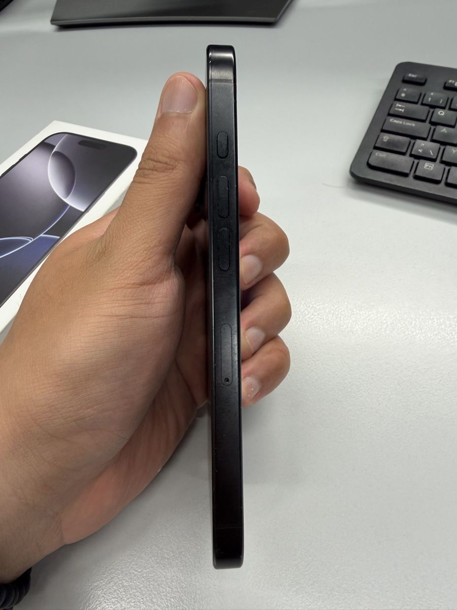 Apple Handys / Smartphones: iPhone 16 pro 128GB – Gebraucht aus Zürich von Yoni_to 4