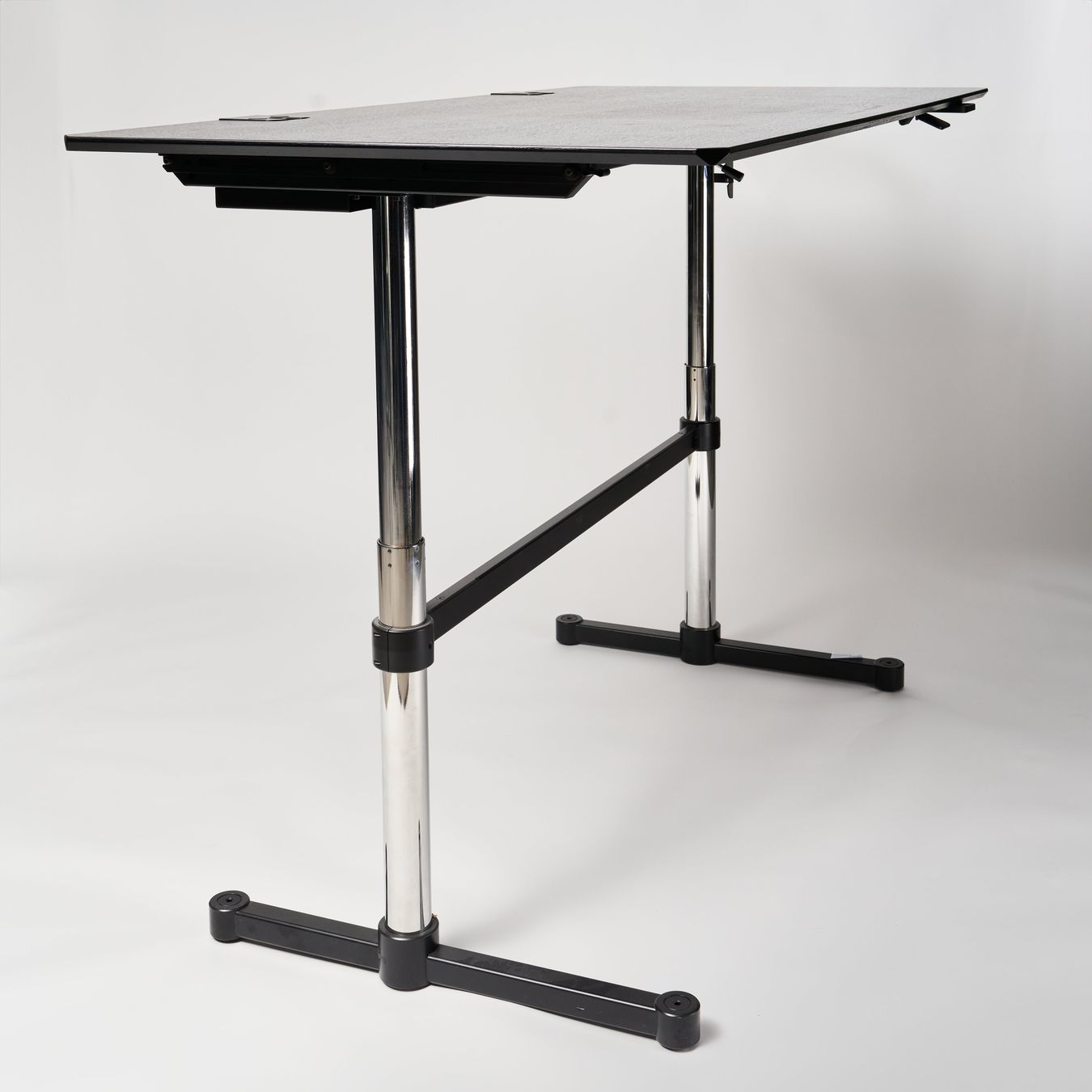 USM Schreibtische: USM Kitos M Plus Tisch 180x90 Eiche schwarz – Gebraucht aus Zürich von Zapro 1
