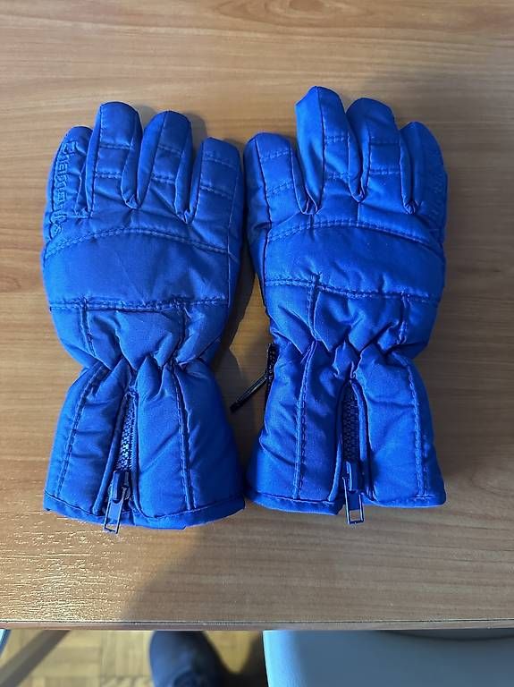 Kinderhandschuhe: Gants pour enfant 140-152 – Gebraucht aus Petit-Lancy von geo_q6f7