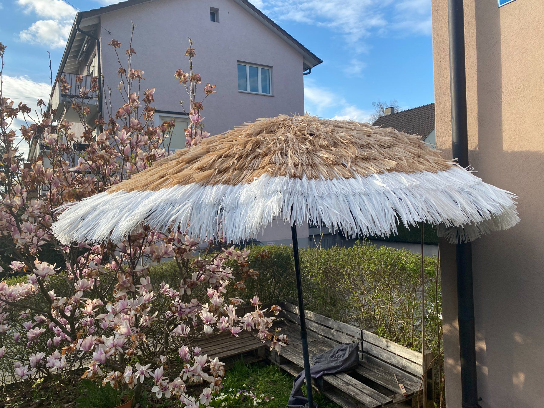 Sonnenschirme: Schöner Boho Sonnenschirm mit Sockel und Schutzhülle – Gebraucht aus Zürich von TinaTeekanne