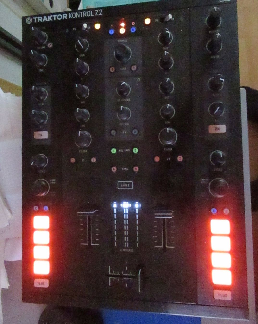 Traktor Console di mixaggio: Traktor Kontrol Z2 Native Instruments – Usato da Männedorf venduto da livesteam 5