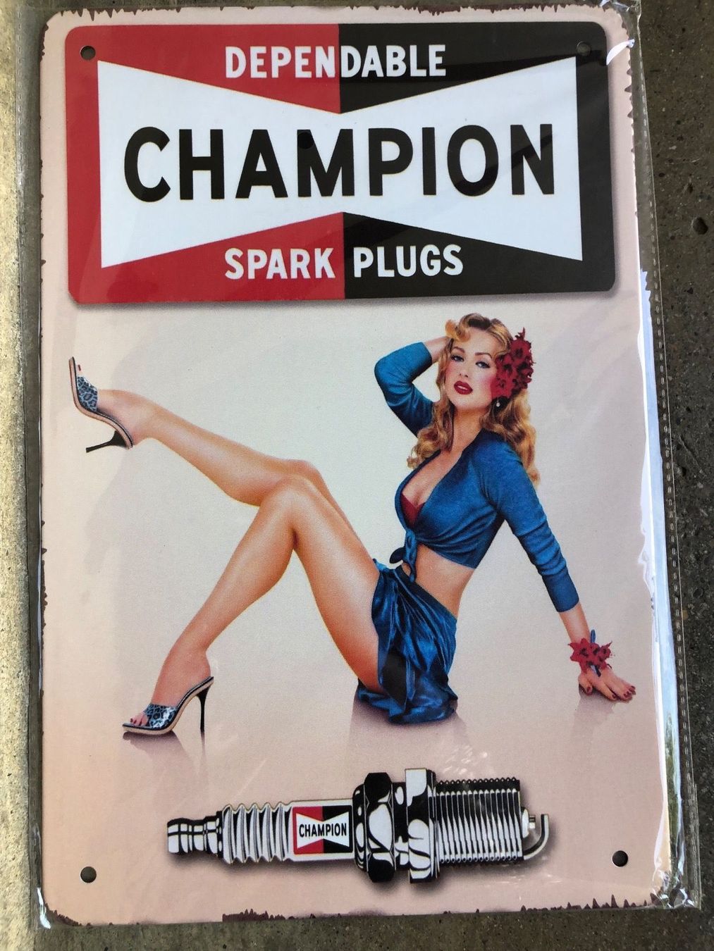 Insegne: Champion spark plugs pin up – Nuovo (secondo la descrizione) da Reinach AG venduto da rares75
