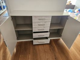 Sideboard in Weiss mit Schubladen und Türen gebraucht