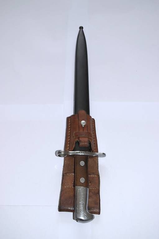 Schweizer Armee Armi bianche: Baïonnette suisse K31 Mod. 1918 / M18 avec fourreau – Usato da Fribourg venduto da SwissPremiumItems 2