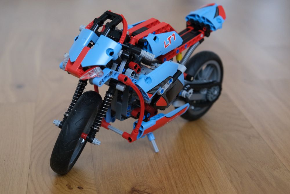 Lego Kit di costruzioni: Lego Technic set 42036 Straßenmotorrad / La moto urbaine – Usato da Nyon venduto da JJZA 3