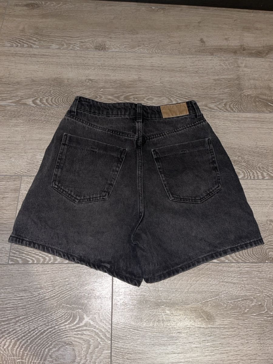Zara Hosen: Short en jean noir – Gebraucht aus Le Locle von Ophelhugy 1