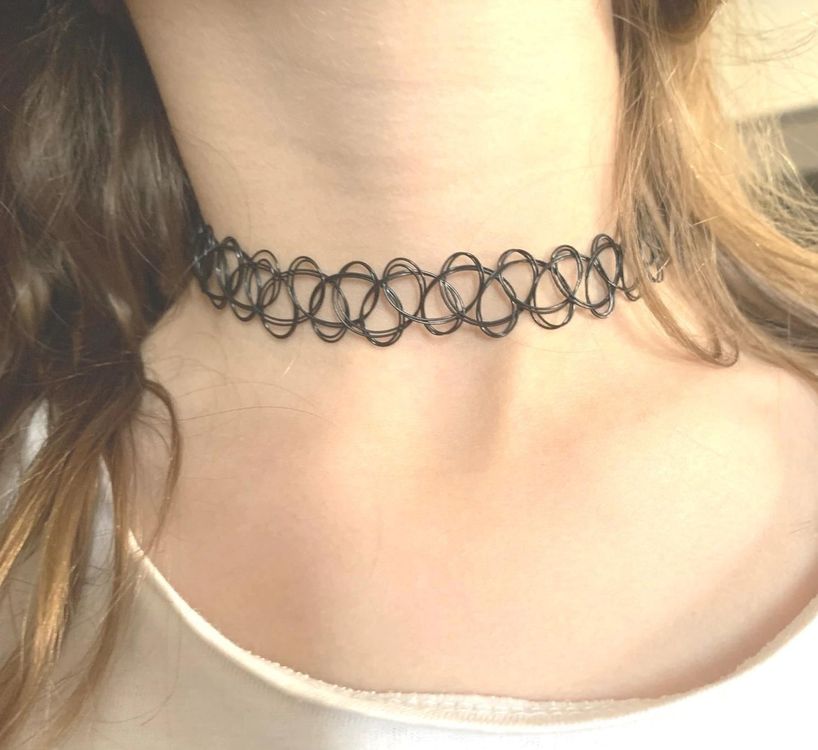 Collier Ras Du Cou En Corail Reconstitué Et Argenté - Longueur 45 Cm, Occasion Années 1990