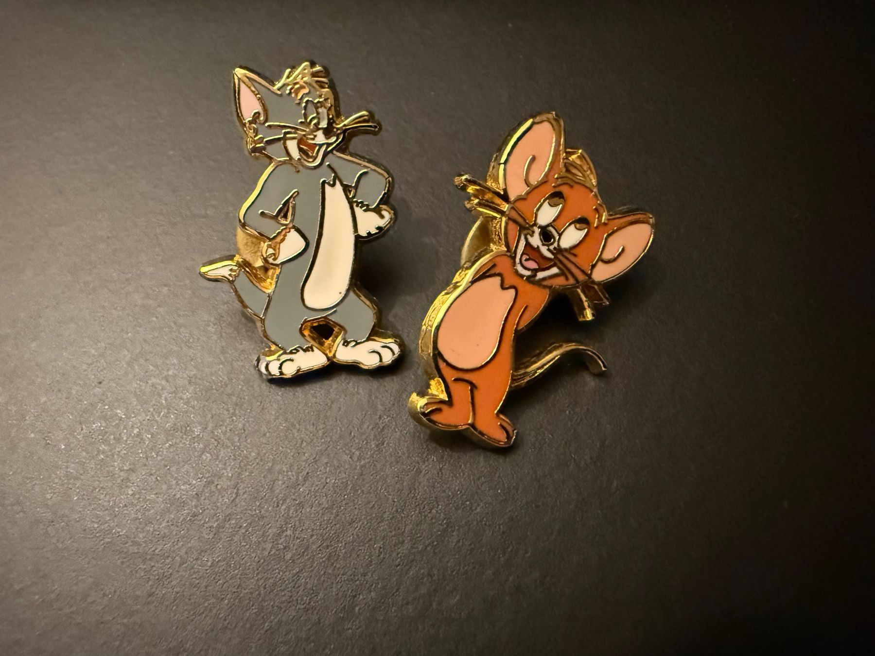 Placchette & Badge: Pin Auktion Tom & Jerry – Usato da Galgenen venduto da rub_f6kh