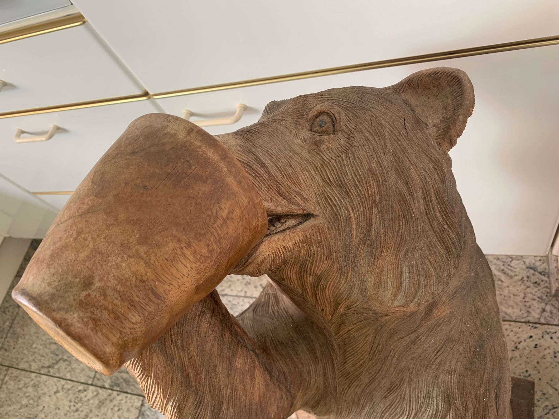 Skulpturen & Statuen: Riesiger geschnitzter trinkender Bär wohl Brienz – Gebraucht aus Rothrist von Oddymanliane 6