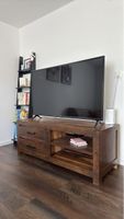 Meuble TV en bois massif avec rangement, style moderne