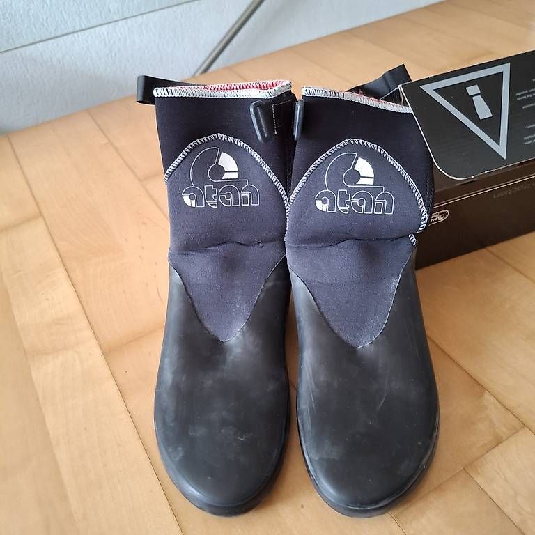 Scarpe da uomo: Surfschuhe/Neoprenschuhe NEU – Usato da Hochdorf venduto da wrz_6x2d