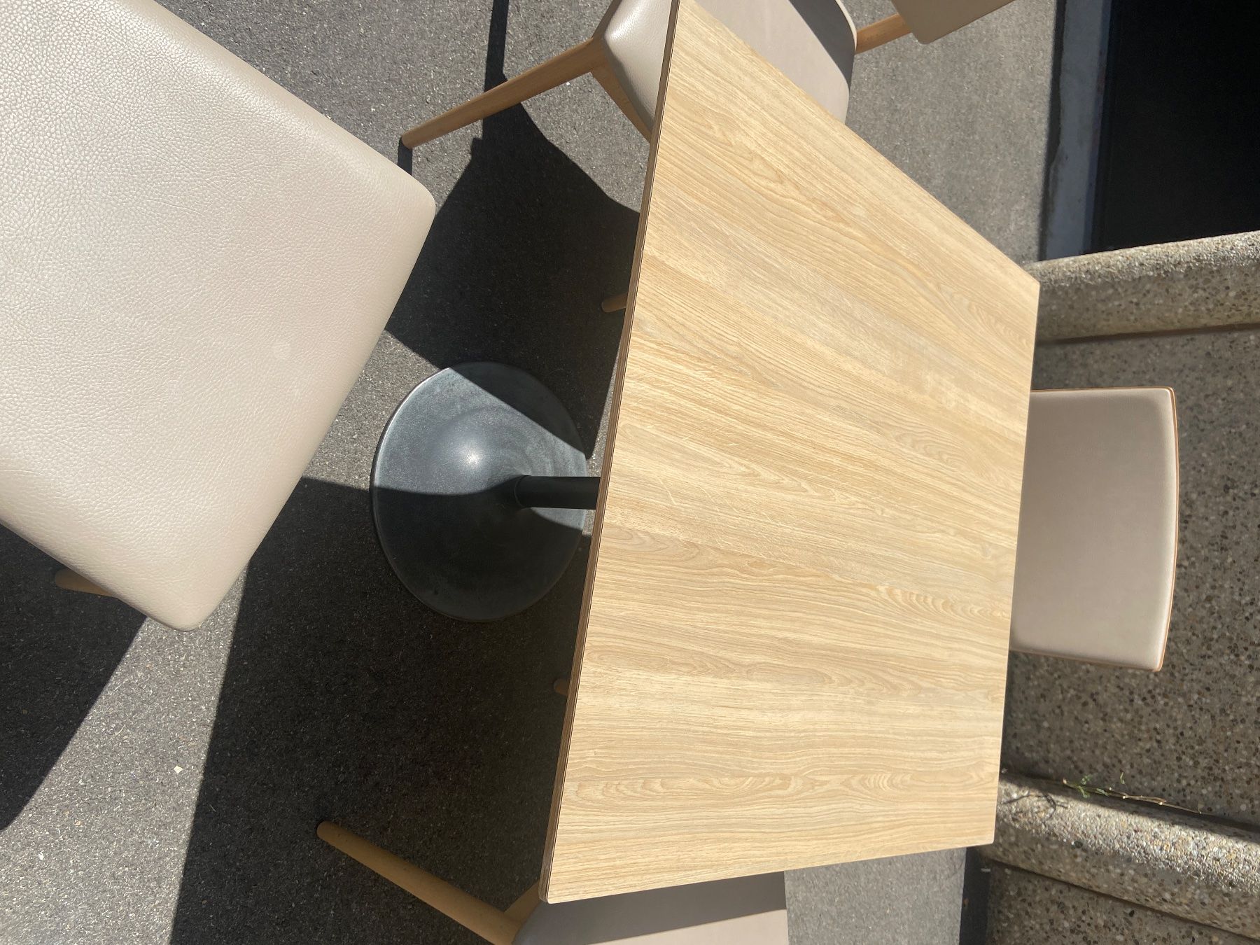 Set de table et chaises: Tischchen mit 4 Stühlen – D'occasion à Wil SG par tra_dv7v 2
