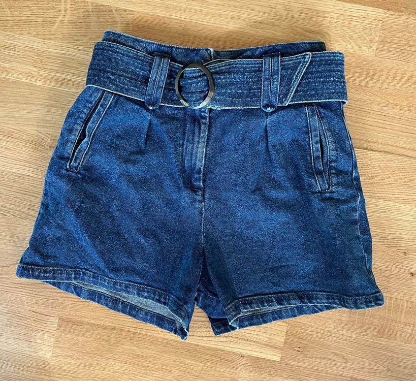 Coole Jeans-Shorts mit Gürtel von Sézane (Gebraucht) in Basel für