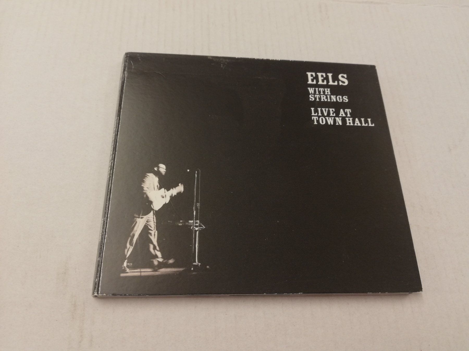 CD: EELS WITH STRINGS - LIVE AT TOWN HALL – Usato da Bern venduto da Vinylsound.ch
