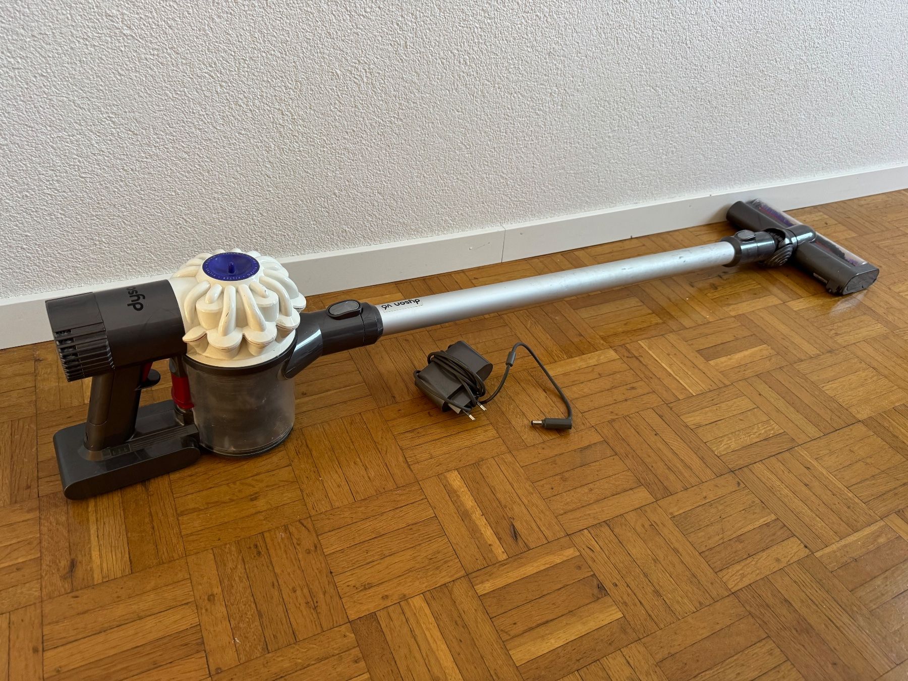 Dyson Aspirapolveri & Accessori: Dyson V6 Akkustaubsauger – Usato da Frauenfeld venduto da lona05 2