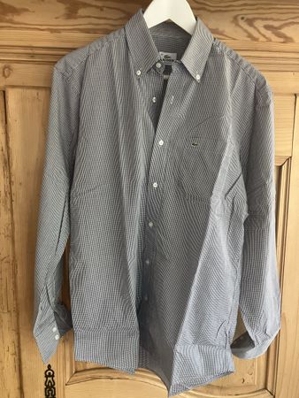 Elegantes Hemdvon Lacoste
