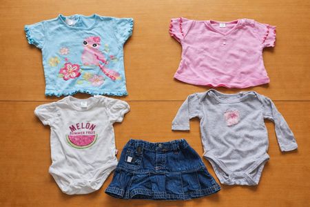 Paket mit Mädchen Klamotten Grösse 62/68