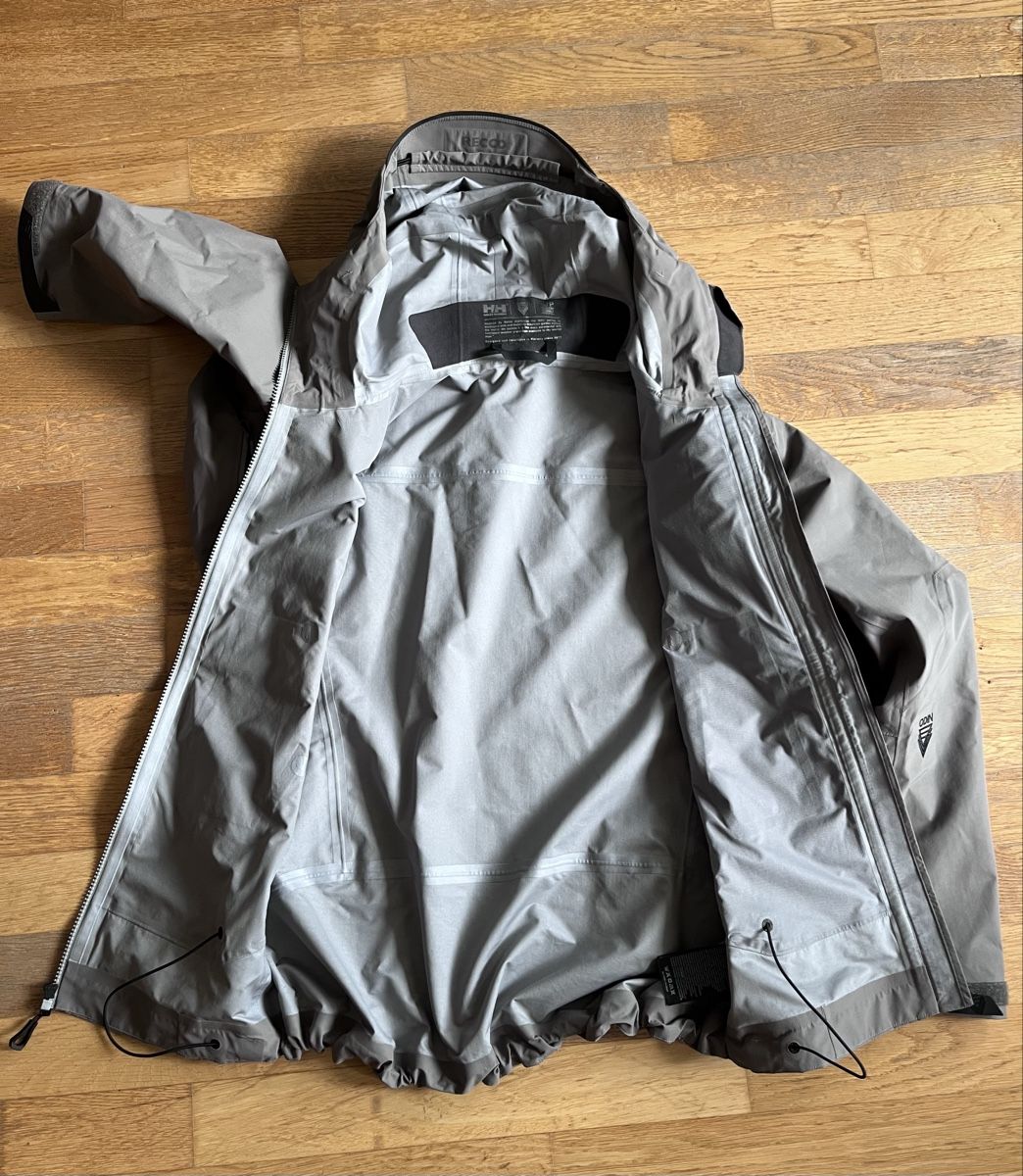 Helly Hansen Giacche: Helly Hansen Odin Hardshelljacke grau – Usato da Wetzikon ZH venduto da chr_6qf7 1