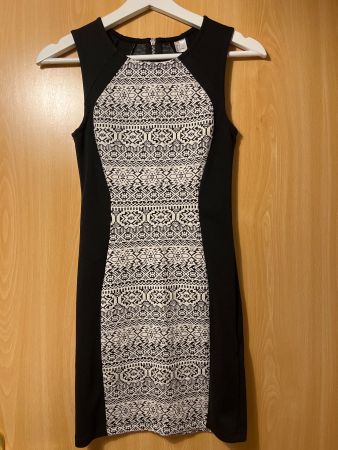 Schwarzes Sommerkleid mit Muster Gr. 34