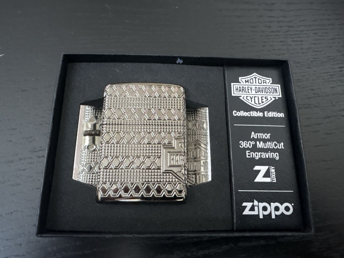 Zippo Accendini: Zippo Harley Davidson édition 2021 – Nuovo e nell'imballaggio originale da Martigny venduto da Olive9