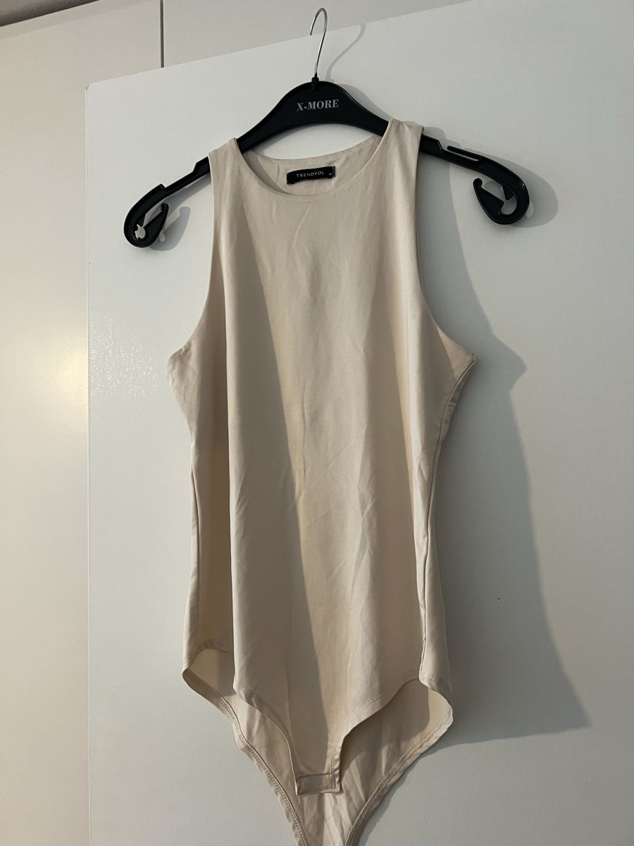 T-shirts: Body beige – Neuf (Voir description) à Biel/Bienne par Peeeep10