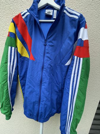 Coole Adidas Jacke, Vintage Style, perfekt für den Übergang