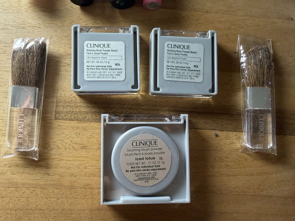 Clinique Make-up: Clinique Make-Up Set ungebraucht – Nuovo (secondo la descrizione) da Zürich venduto da Salsera79 2