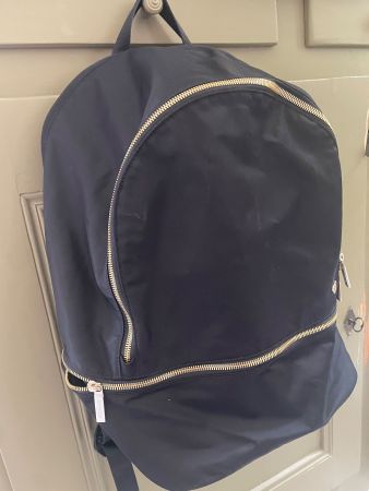 Sac à dos Lululemon noir, parfait pour l'été et la rentrée