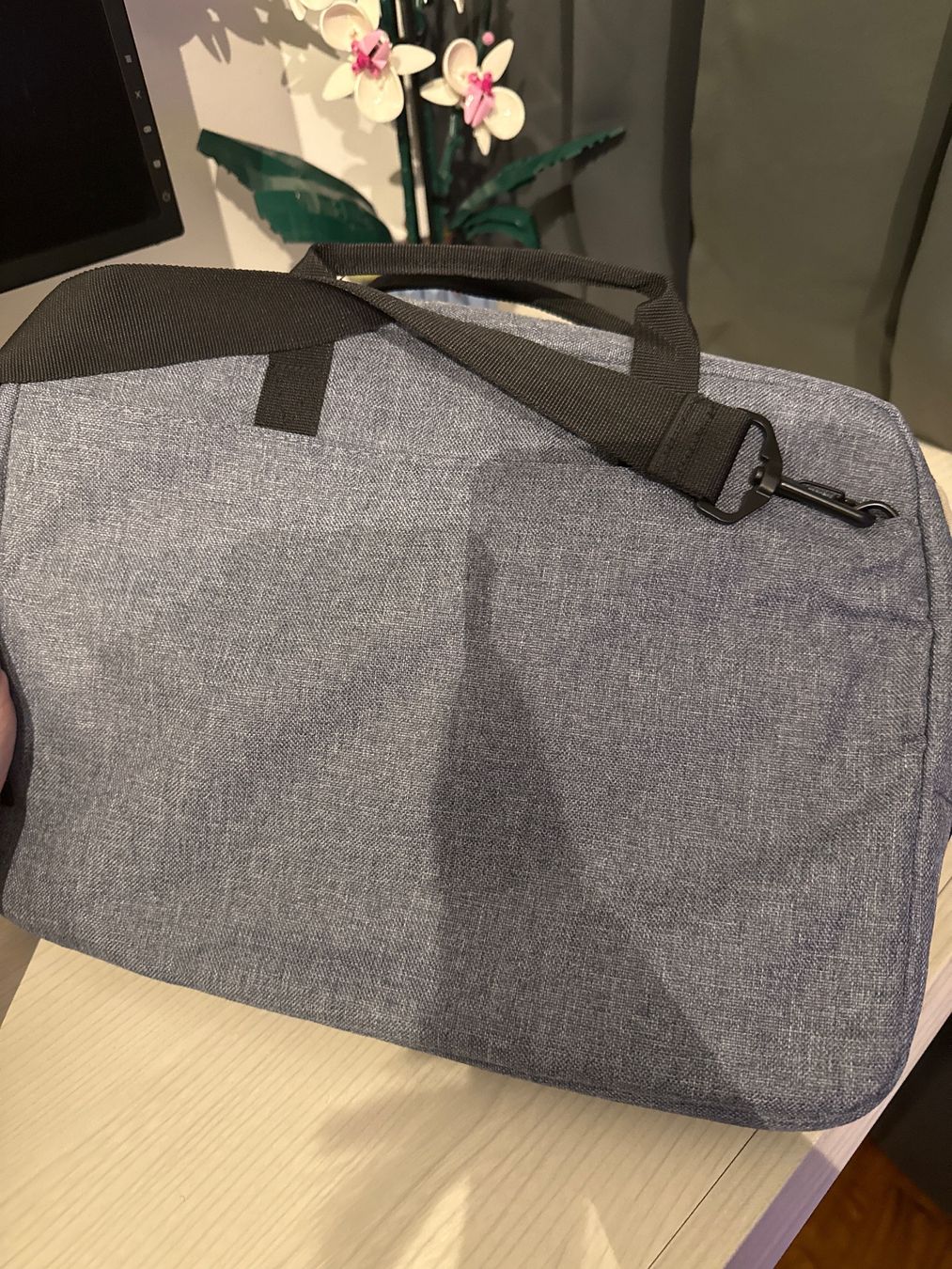 Altro in  Abbigliamento & Accessori: Laptop bag grey adjustable strap like new condition – Usato da Zürich venduto da kei_cff8 4