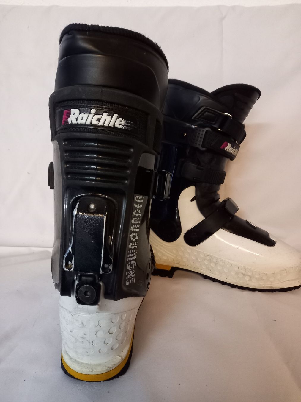 Herrenschuhe: Snowboardschuhe Raichle – Gebraucht aus Thayngen von OLMIC 4