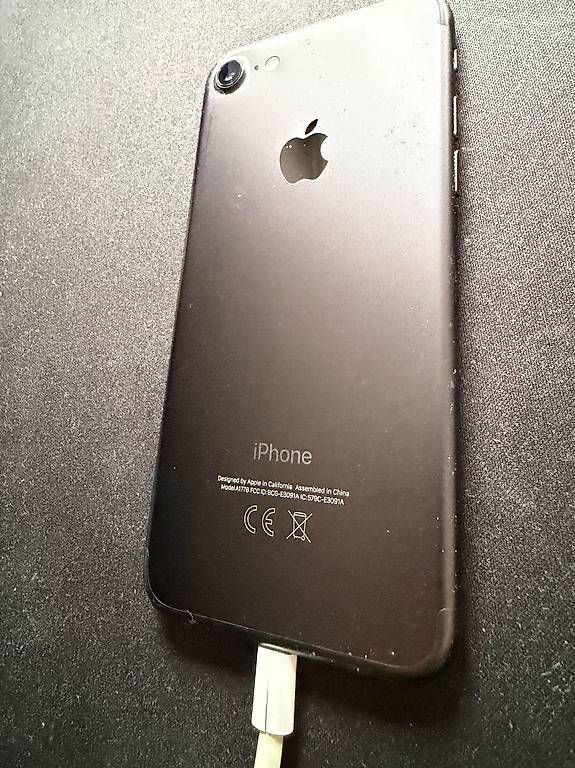 Telefoni cellulari / Smartphones: iPhone 7 – Usato da Uerikon venduto da jufri59