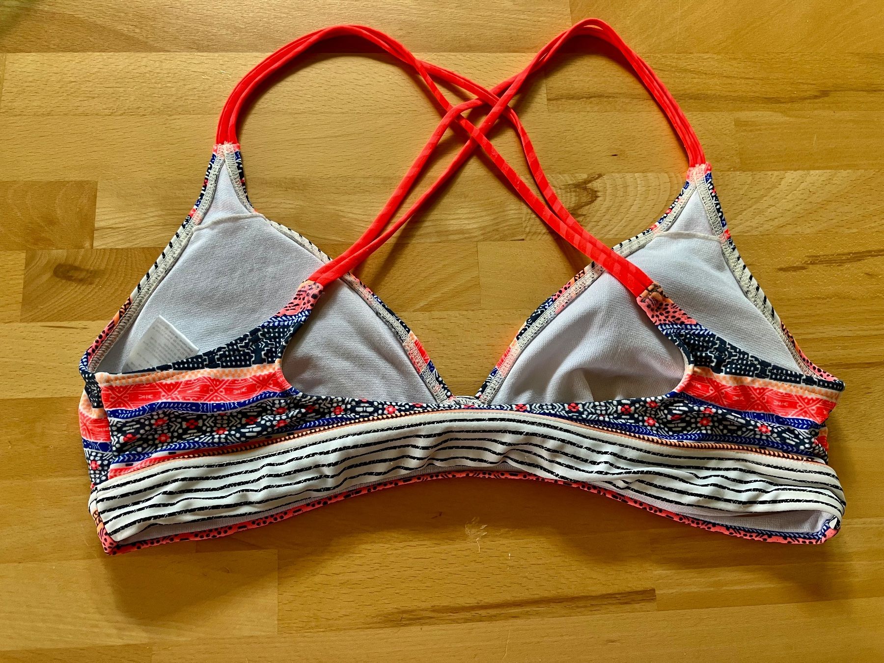 Protest Badekleider & Bikinis: Bikini Oberteil von Protest, Gr. 40/42 – Gebraucht aus Olten von Dickbrave 1