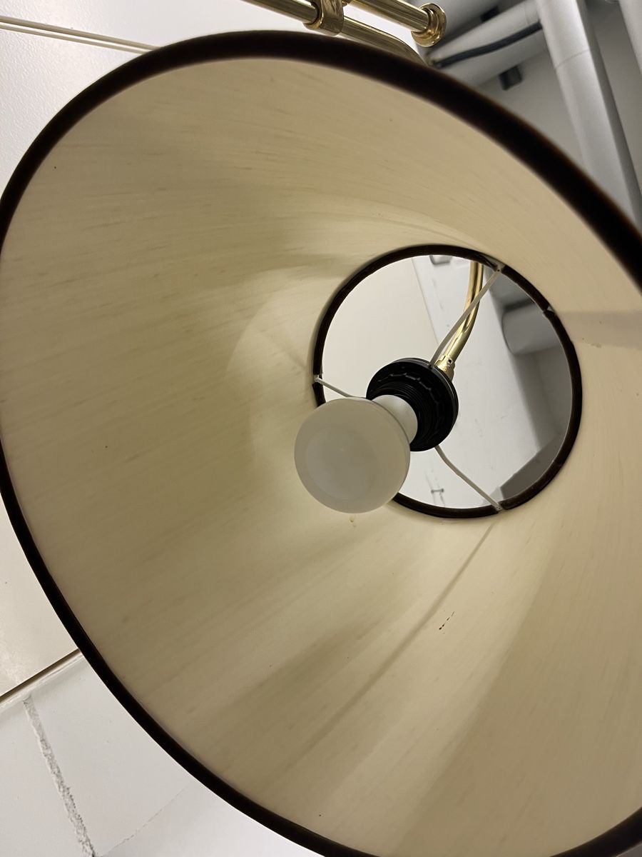 Lampes: Zwei Stehlampen Messingoptik mit Schirm gebraucht – D'occasion à Rüti ZH par Walti0 6