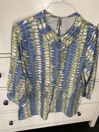 Schicke Bluse mit Muster, Grösse 48, ideal für den Sommer st
