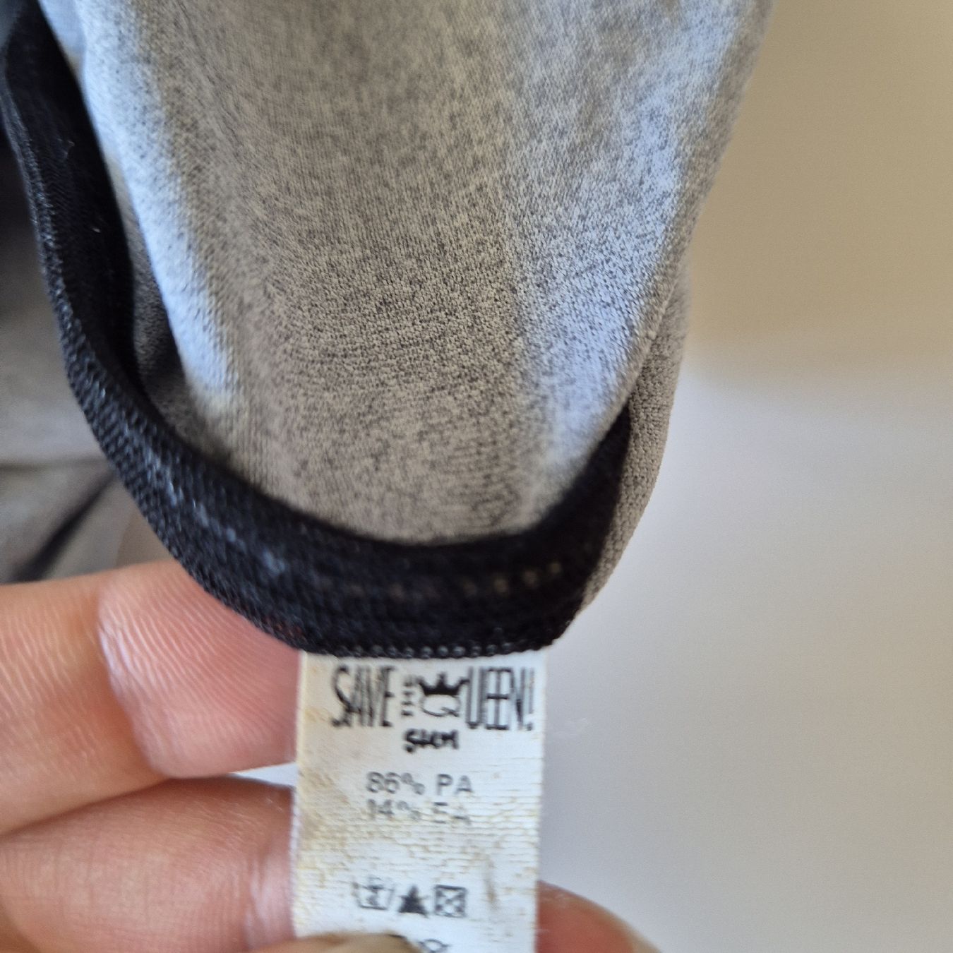 Vestiti: Robe Save The queen – Usato da Genthod venduto da Lenas9 5