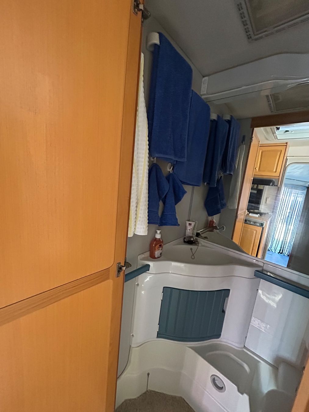 Knaus Veicoli da campeggio: Gepflegter Wohnwagen Knaus Azur – Usato da Obernau venduto da dou_tqy8 7