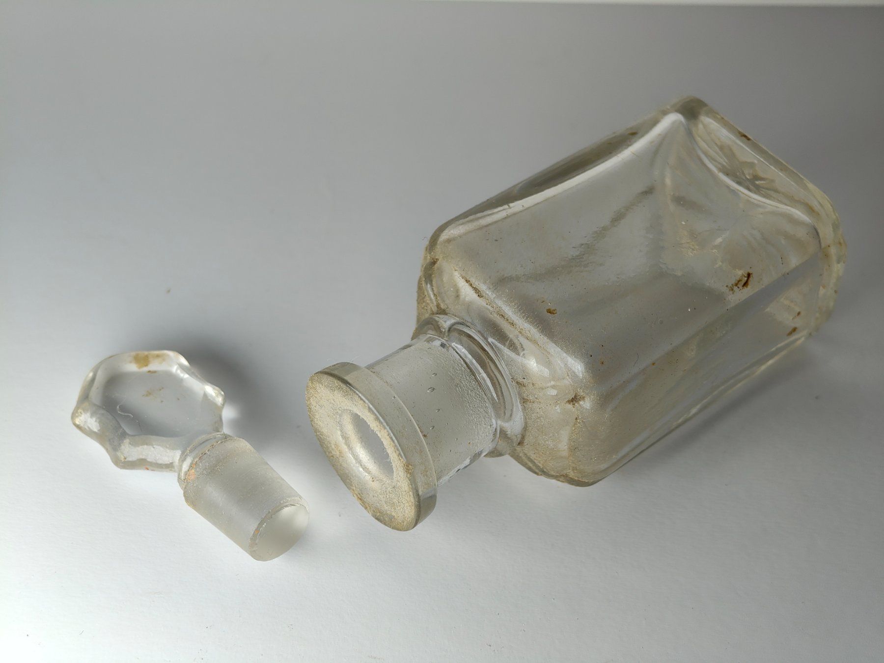 Flaconi: Schöner Alter Glasflakon Mit Stopfen Um 1900 10cm – Usato da Monthey venduto da 19_karen_84 2