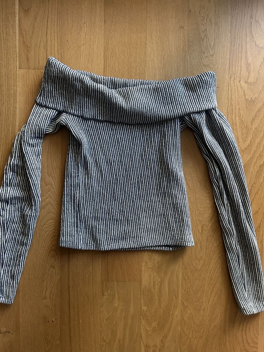 Top: Langärmliges Top – Nuovo (secondo la descrizione) da Schöftland venduto da DesignbyNaja