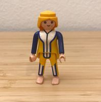 Playmobil Figur Frau gelb blau
