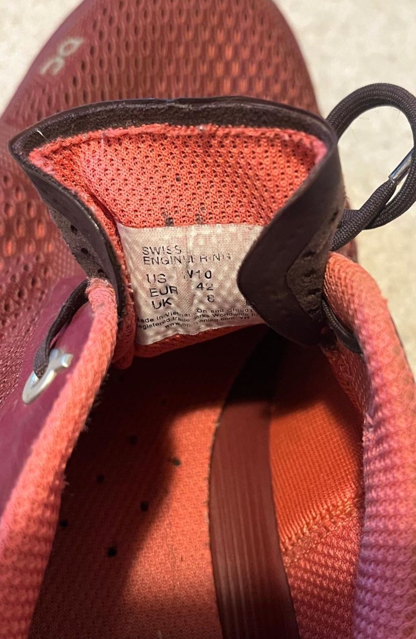 On Scarpe da donna: On Cloud Schuhe – Usato da Zürich venduto da sar_tt2d 3