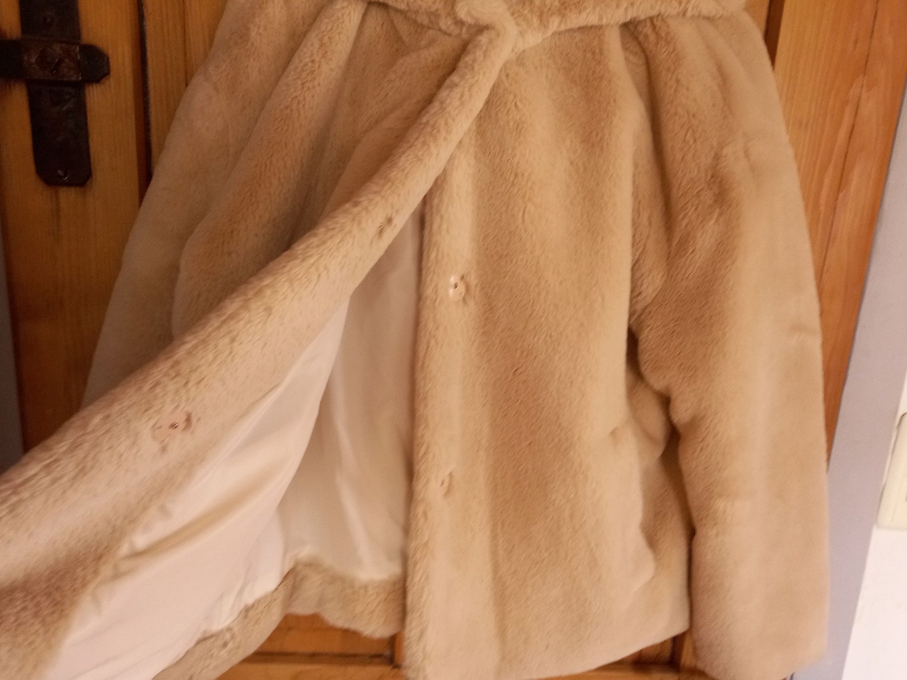 Zara Giacche: Kuschelige Damen Jacke, Fellimitat, Beige – Usato da Staad SG venduto da jla_78qj 1