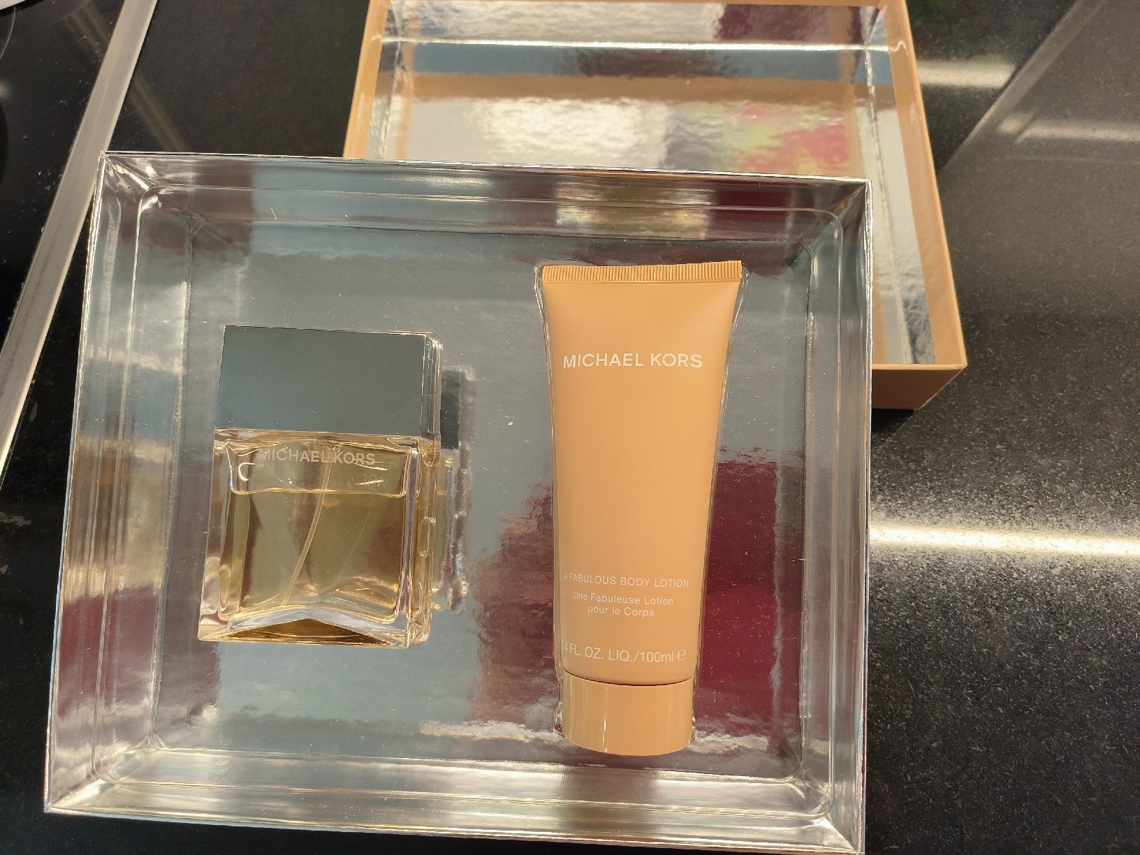 Michael Kors Parfum & Eau de Toilette: Set Michael Michael Kors Parfum 50ml Body lotion 100ml – Neu (gemäss Beschreibung) aus Carouge GE von pro_8k9d 7