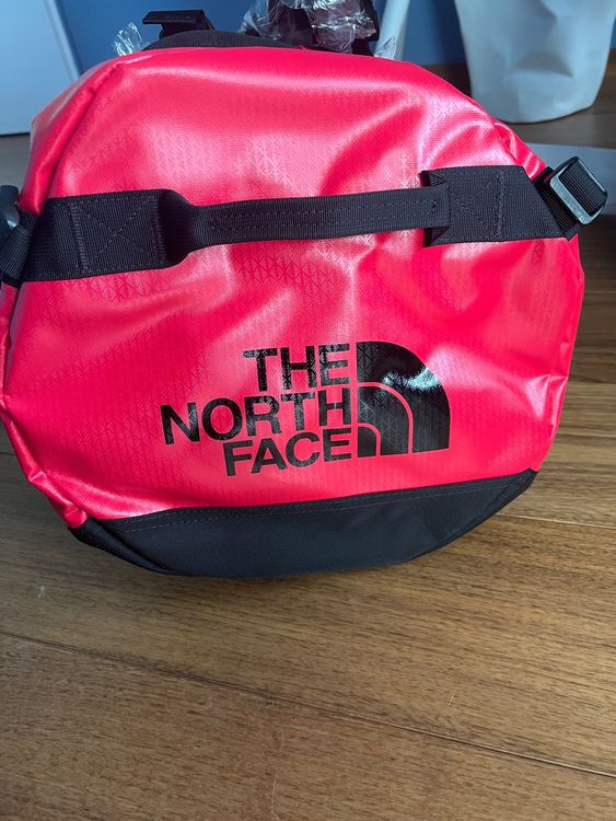 New North Face Duffle bag M 71L Kaufen auf Ricardo