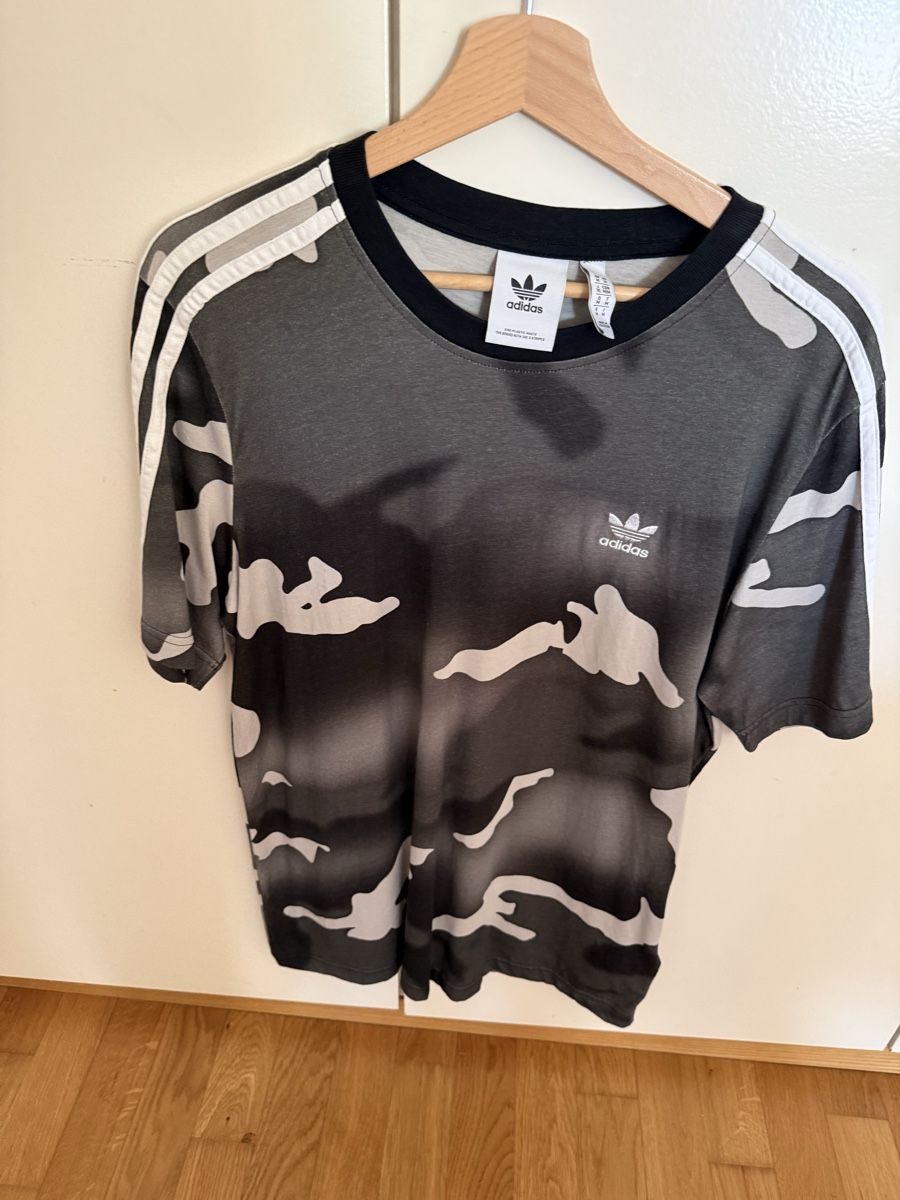 Adidas T-shirt: Adidas t-shirt neu  – Nuovo (secondo la descrizione) da Luterbach venduto da uhrmacherin89