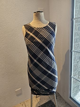 Kurzahrmiges Kleid von Oliver, grösse S