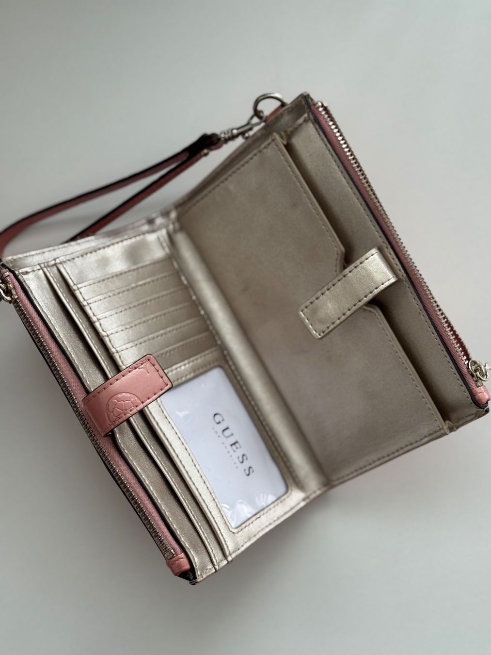 Guess Portemonnaie: Rosa Guess Geldbörse mit Muster – Gebraucht aus Rain von tan_karim 1