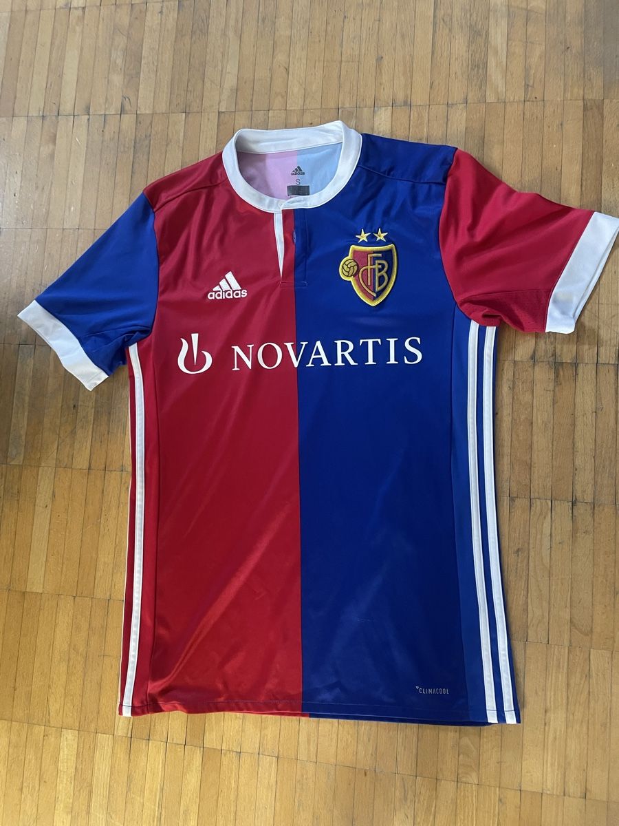 FC Basel Canottiere & Pantaloni: FCB FC Basel Trikot – Usato da Stäfa venduto da Phphch