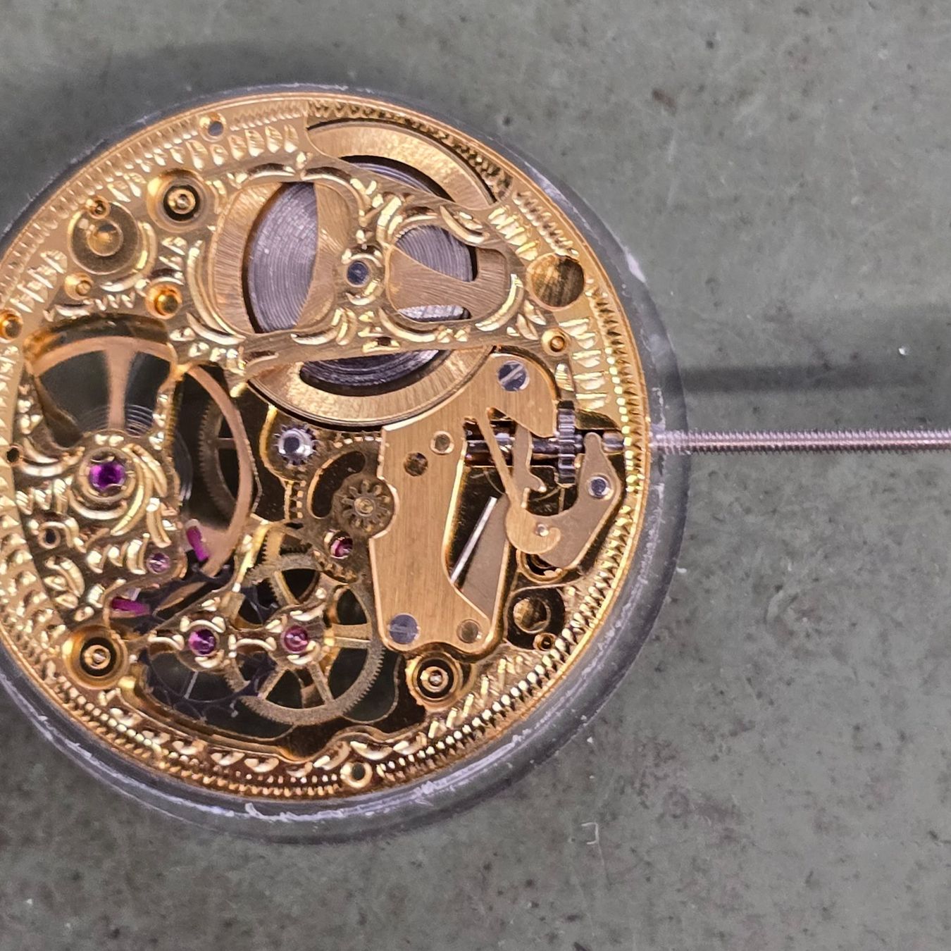 Orologi: Mouvement Peseux 7001 doré squelette – Usato da Tramelan venduto da Nirdan